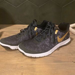 Nike womens size 6.5